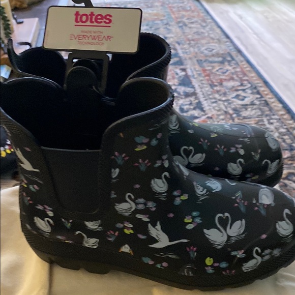 Totes Vera Bradley Black Winter Rain Boots with Durable Design - Picture 2 of 3